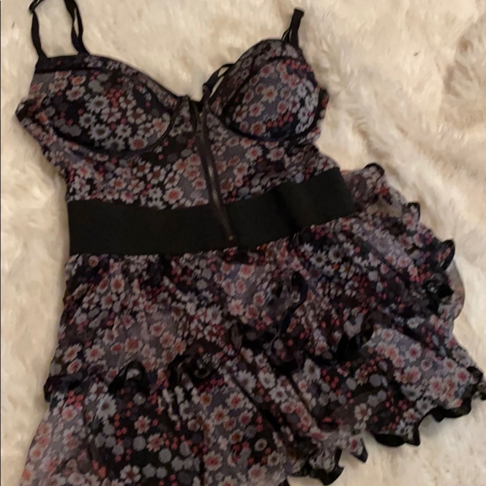 Floral top with zipper and layered details